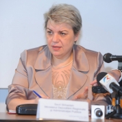 Un clujean a zburat alături de vicepremierul Sevil Shaideh şi a întrebat-o: “Cum vă simţiţi să faceţi parte din Gurvernul care distruge România“