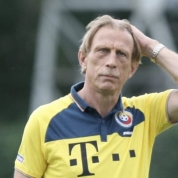 Christoph Daum, antrenorul echipei de fotbal a României, vine la UBB  sursa foto adevarul.ro