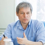 Dacian Cioloş îi invită pe români în Platforma România 100  sursa foto Facebook Dacian Ciolos